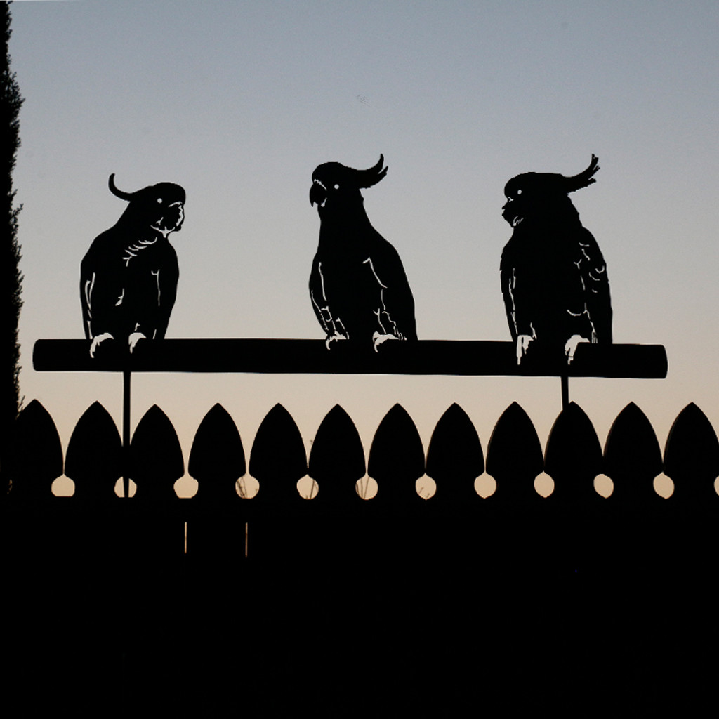 COCKATOOS ON FENCE STAKE - XJ4051