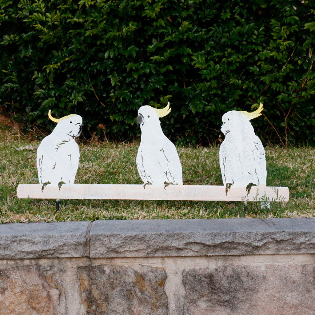 COCKATOOS ON FENCE STAKE - XJ4051