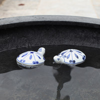 FLOATING BLUE AND WHITE TURTLE - PE1004