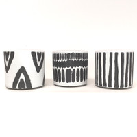 SET 12 ASSORTED WHITE/BLACK GEOMETRIC POTS - DHP0108