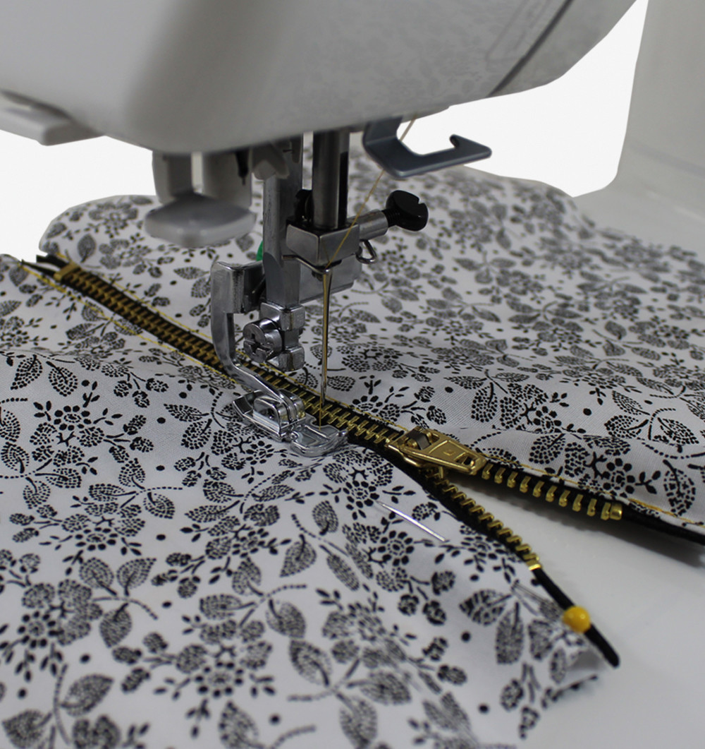 F,Tページ Concealed Zipper Foot - Janome