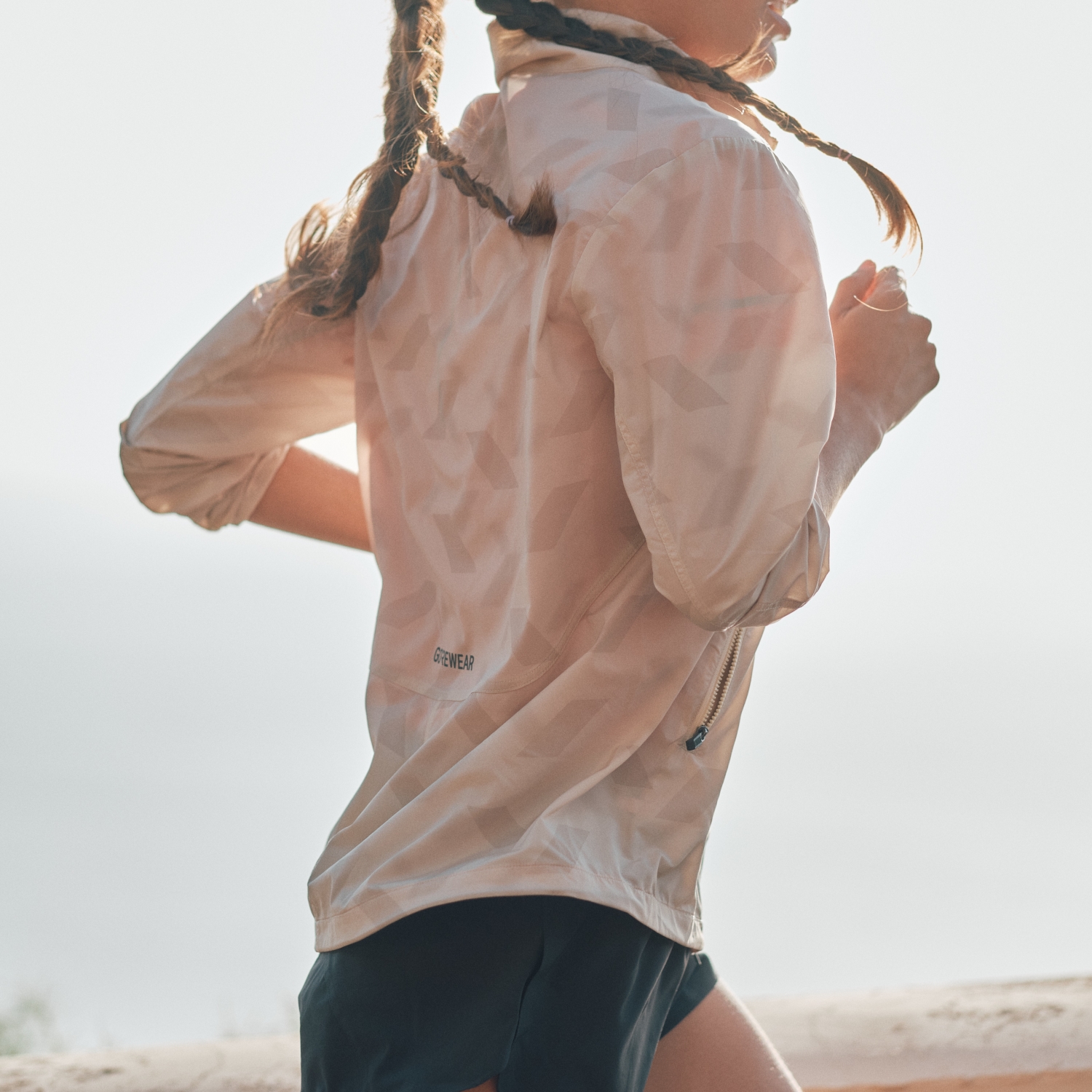 CONCURVE 3D Graphic Windbreaker Womens