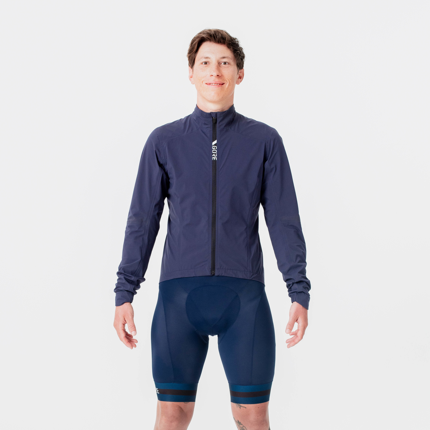 Ein Model trägt einen Artikel der Kategorie „Torrent Jacke Herren“ in Größe EU Large / Us Medium und ist 184 cm / 6'0'' groß und wiegt 80 kg / 176 lbs.