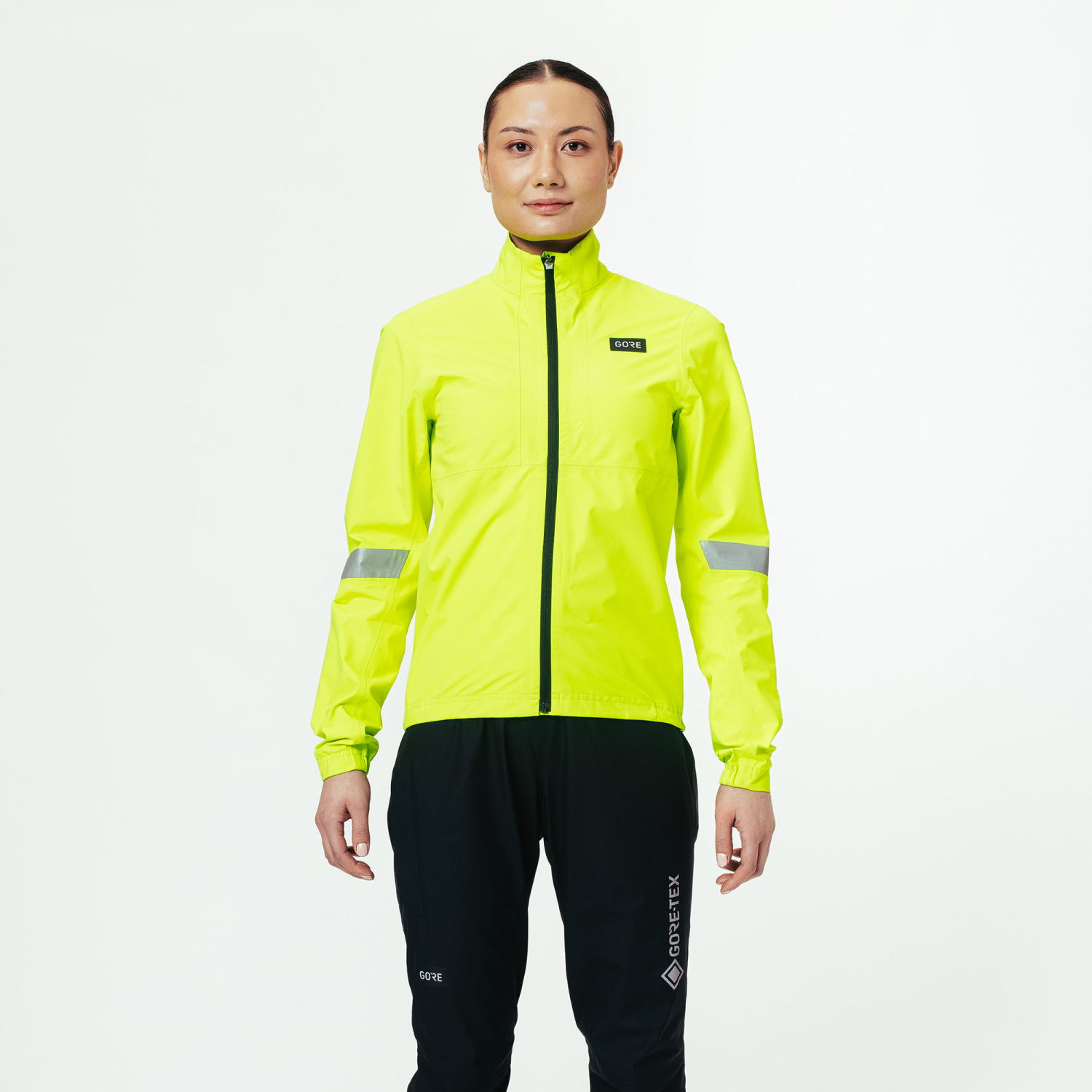 Le modèle porte le produit suivant : Stream Veste Femme, en taille Small. Il mesure 172 cm / 5'7'' et pèse 58 kg / 127 lbs.