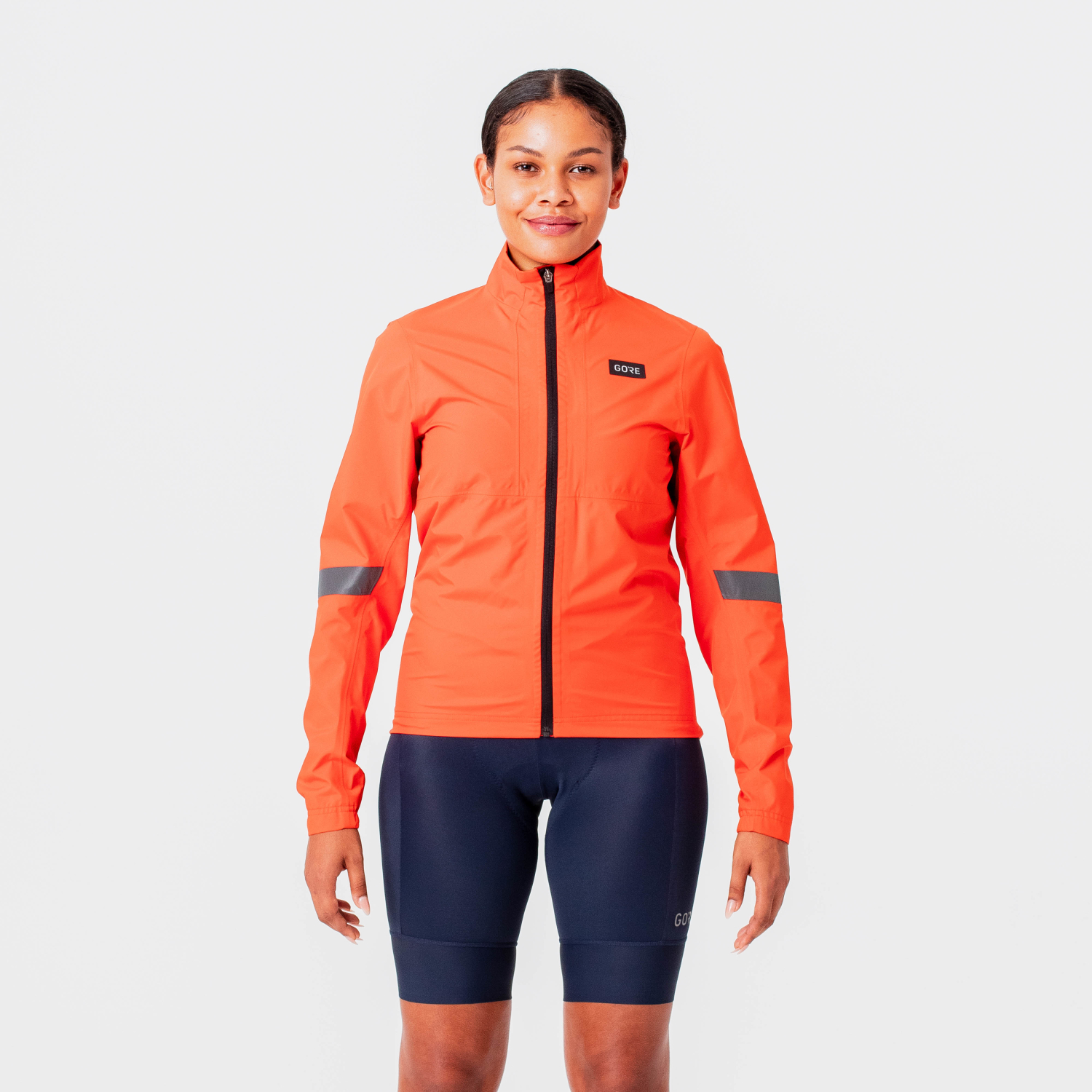 Le modèle porte le produit suivant : Stream Veste Femme, en taille Small. Il mesure 174 cm / 5'8'' et pèse 58 kg / 127 lbs.
