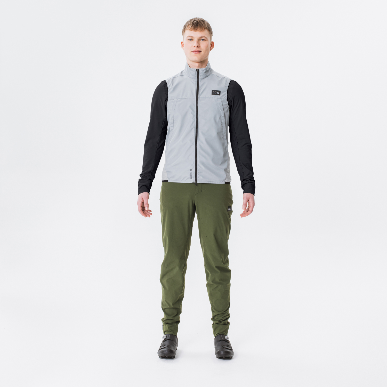 A product model is wearing the Everyday WINDSTOPPER® Vest Mens in size EU Large / US Medium and is 190 cm / 6'3'' and weighs 80 kg / 176 lbs.