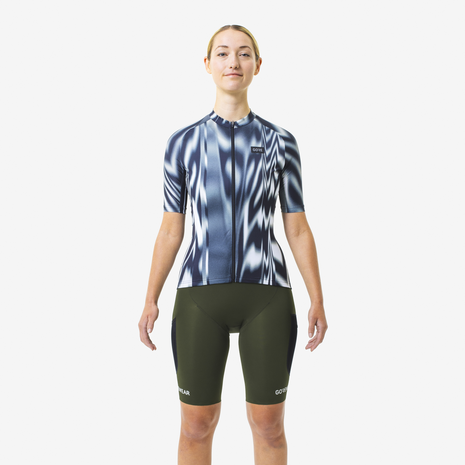 Una persona de 173 cm / 5'8'' de altura y 62 kg / 136 lbs de peso con el producto Maillot Spirit Paint Mujer, talla Small.