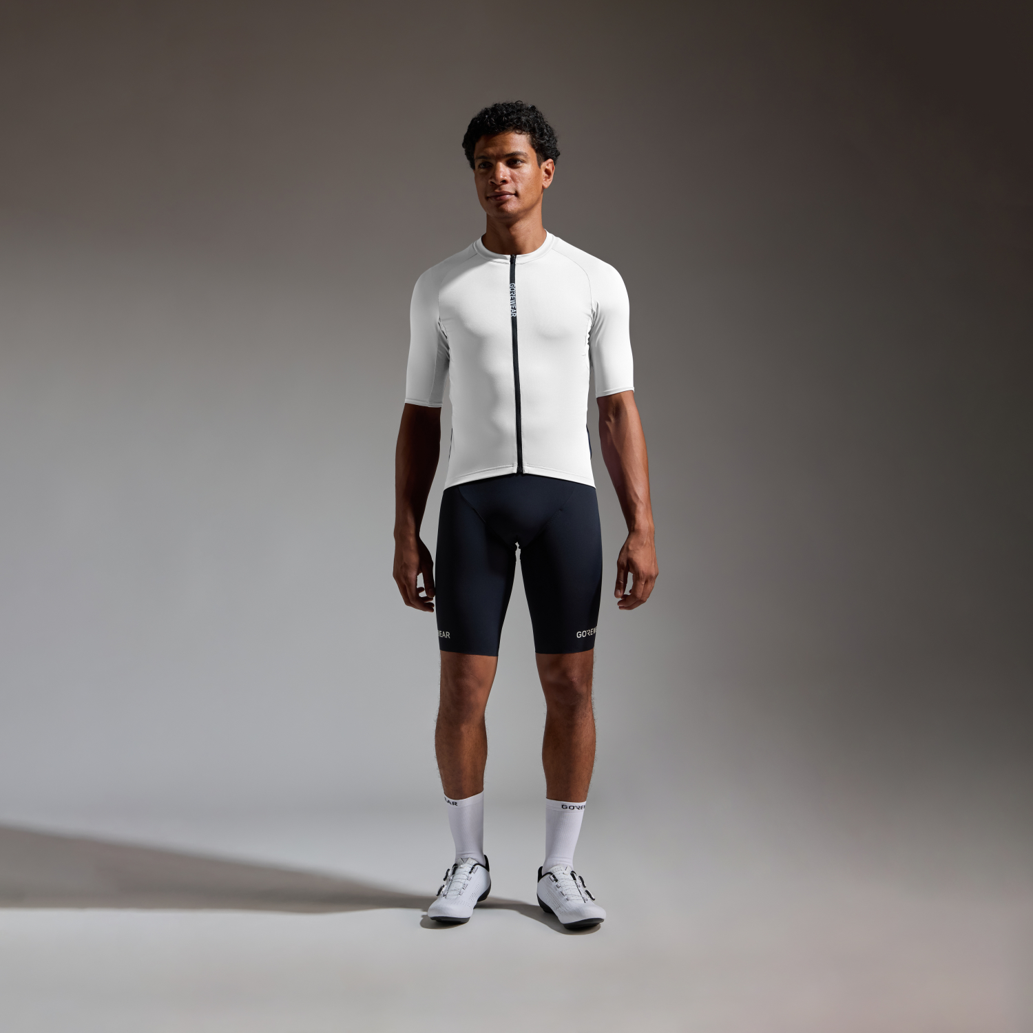 A product model is wearing the SPINSHIFT Jersey Mens in size EU Large / US Medium and is 194 cm / 6'4'' and weighs 84 kg / 185 lbs.