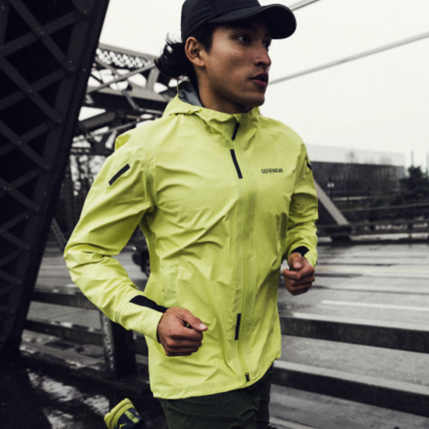 A lifestyle image of the CONCURVE GORE-TEX Jacket Womens being used.
