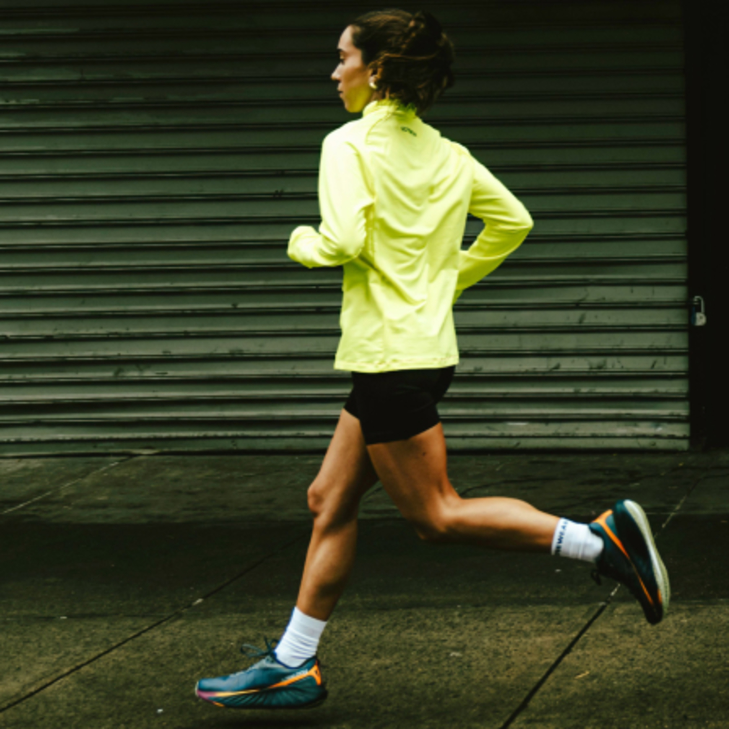 A lifestyle image of the Everyday Mid 1/4 Zip Womens being used.