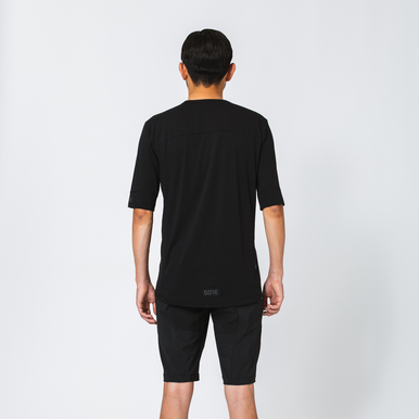 Slim Fit right