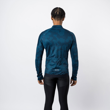 Slim Fit right