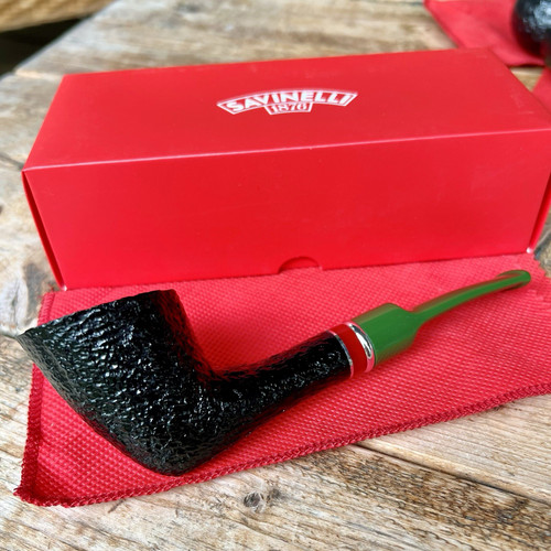 Savinelli Saint Nicholas 2025 Christmas Bent Dublin (904 KS) 6mm Filter Pipe Savinelli Saint Nicholas 2025 Christmas Bent Dublin (904 KS) 6mm Filter Pipe