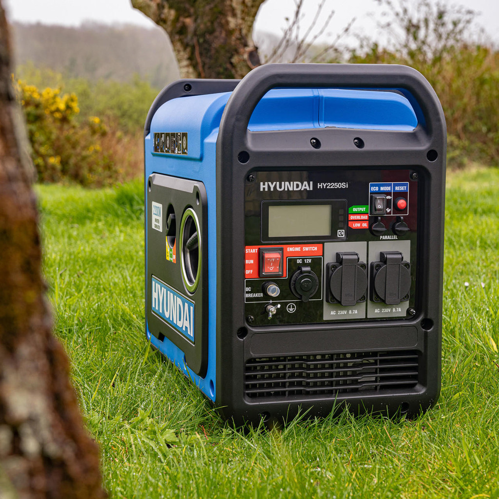 Hyundai Petrol Inverter Generator: Maximum power output of 2200w / 2.2kW & Continuous power output rating of 2000w / 2.0kW