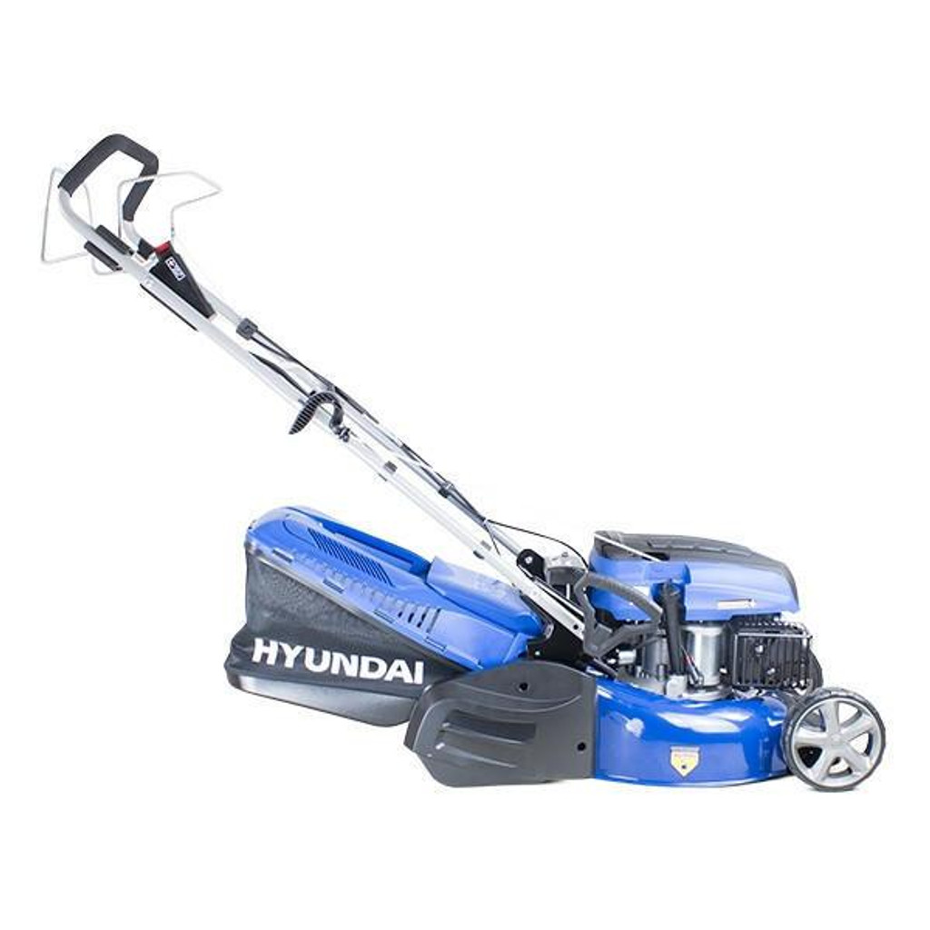 Hyundai 17" / 43cm Rear Roller Electric Start Self Propelled Petrol Lawnmower And Extras