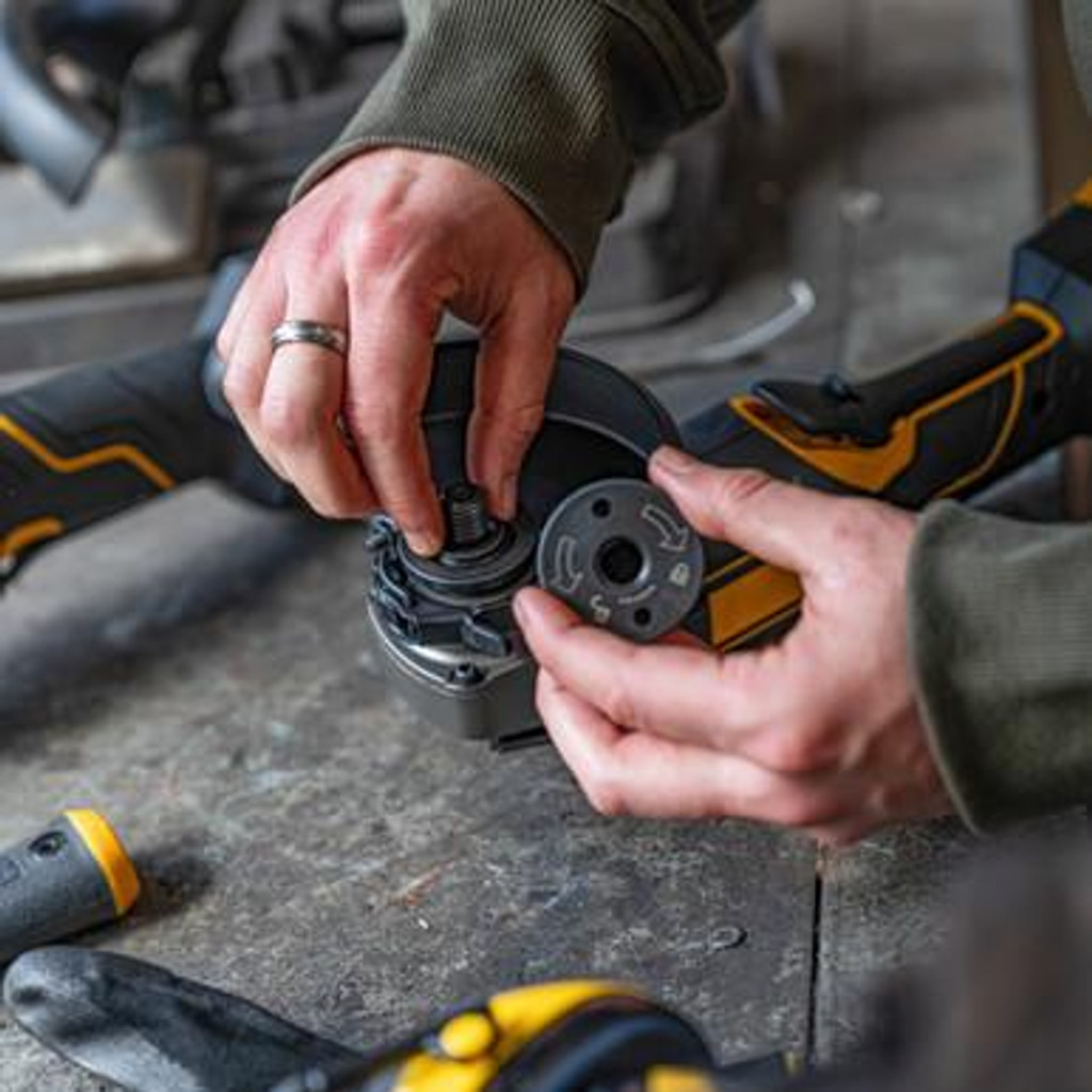 JCB Pro 18V Angle Grinder, 4.5"/ 115mm, Digital Speed Control, Anti-Vibration, Paddle Switch (Bare Tool) | JCB-18PAG-115