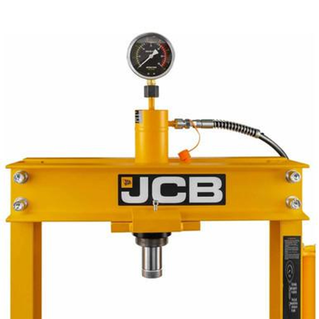 Accurate pressure gauge: Ensures precise monitoring of applied load.