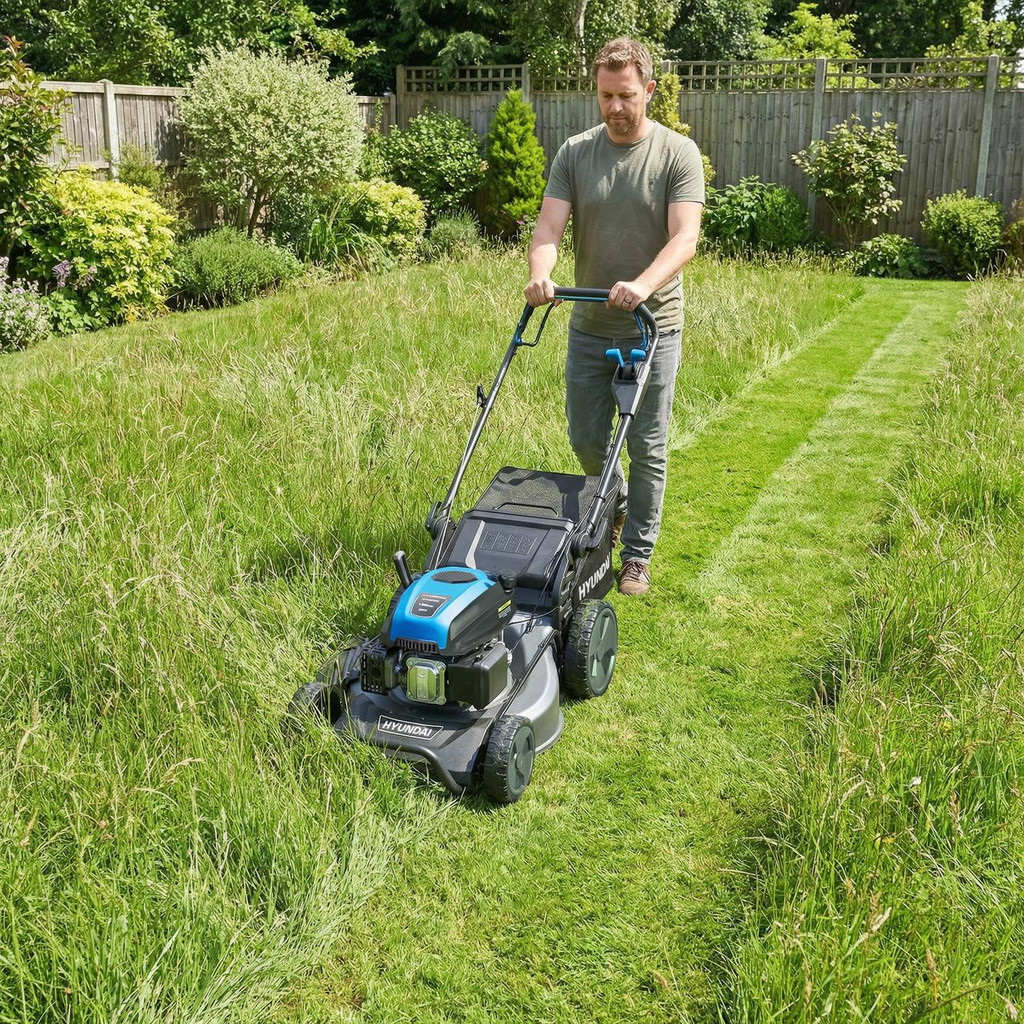 Hyundai 21" / 53cm Self-Propelled PRO Petrol Lawnmower, Pro-series Build, 196cc Engine | HYM530SPPRO