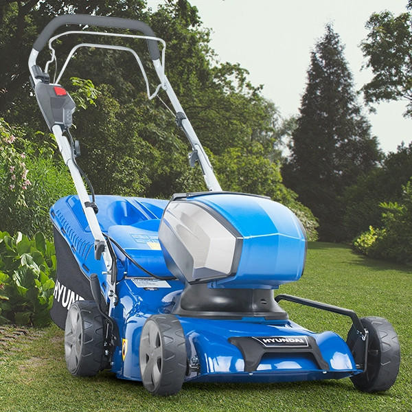 Hyundai 42cm Cordless 40v Lithium-Ion Battery Self-Propelled Lawnmower with  Battery and Charger HYM40LI420SP