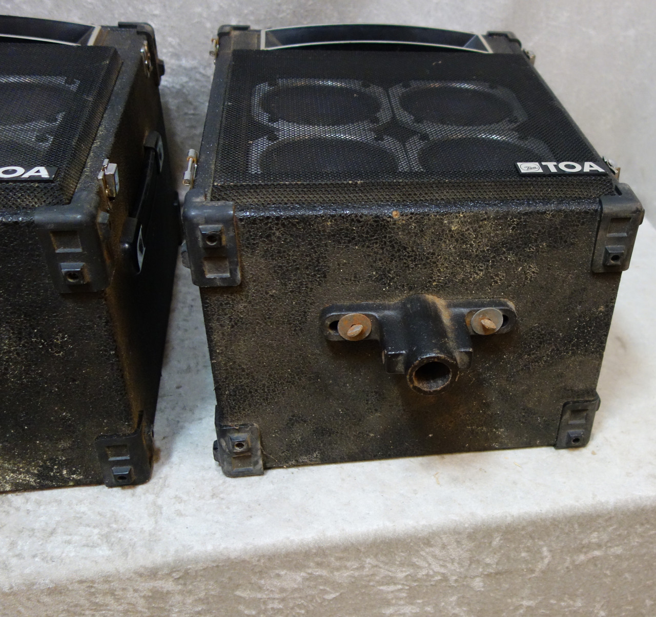 Pair of TOA RS20 4x4 speakers with horn w/ covers and posts Capitol