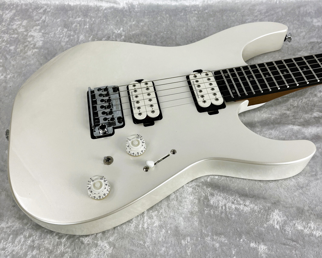 CHARVEL PRO-MOD PLUS DK24 DINKY 2 PT TREM EBONY FRETBOARD