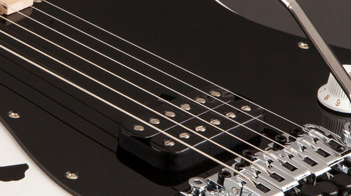 Pre-order! EVH Striped Series electric guitar White/Black Stripes Pre-order! EVH Striped Series electric guitar White/Black Stripes