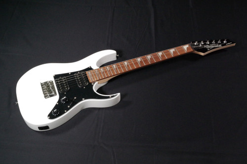白1193 Ibanez Silver Cadet エレキギター 本体 Ibanez Silver Cadet electric guitar in black with case - Capitol