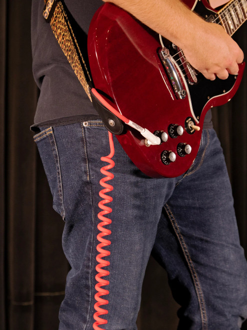 PIG HOG "HALF COIL" INSTRUMENT CABLE, 30 FT, CANDY APPLE RED PIG HOG "HALF COIL" INSTRUMENT CABLE, 30 FT, CANDY APPLE RED