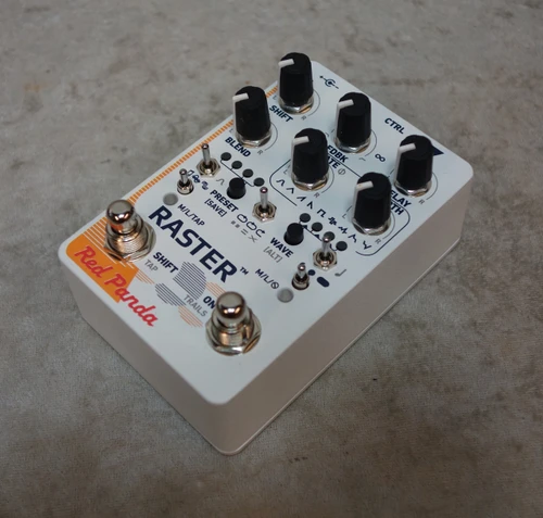 RED PANDA RASTER 2 DIGITAL DELAY / PITCH SHIFT PEDAL + FREE PATCH CABLE