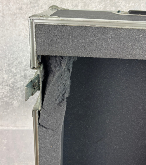 Flight From flight road case (22" x 16" x 8" area)