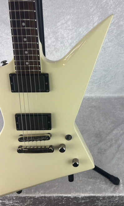 LTD EX-401 electric guitar in white with case