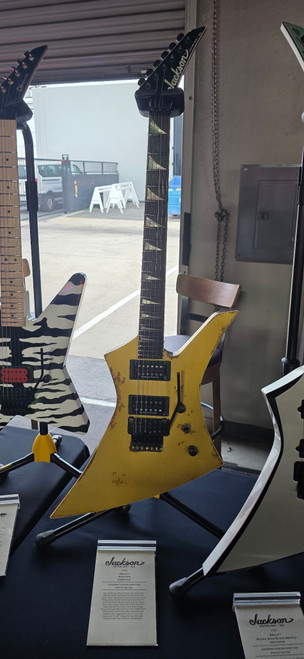 2026 USA JACKSON CUSTOM SHOP / SPECIAL EDITION KELLY \ GOLD TOP NITRO TOUR RELIC