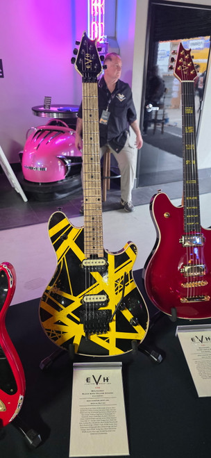 2026 USA EVH  CUSTOM SHOP / SPECIAL EDITION WOLFGANG  \ BLACK & YELLOW STRIPES RELIC
