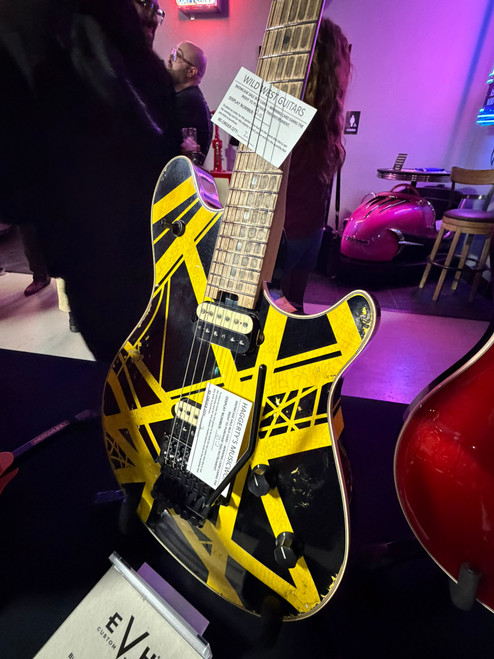 2026 USA EVH  CUSTOM SHOP / SPECIAL EDITION WOLFGANG  \ BLACK & YELLOW STRIPES RELIC