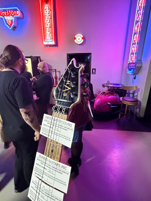 2026 USA EVH  CUSTOM SHOP / SPECIAL EDITION WOLFGANG  \ BLACK & YELLOW STRIPES RELIC