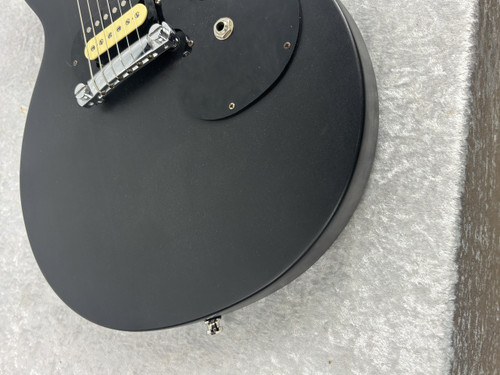 2011 USA Gibson Melody Maker guitar in satin black (excellent refin)