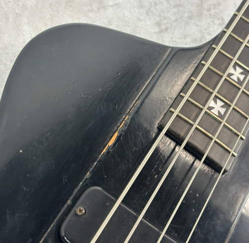 2001 USA Gibson Blackbird Nikki Sixx Signature bass guitar with case Thunderbird