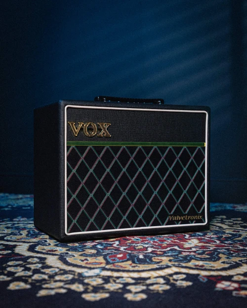 NEW! VOX Valvetronix VT20X Classic Blue 1X8 20W Combo Amp with Effects