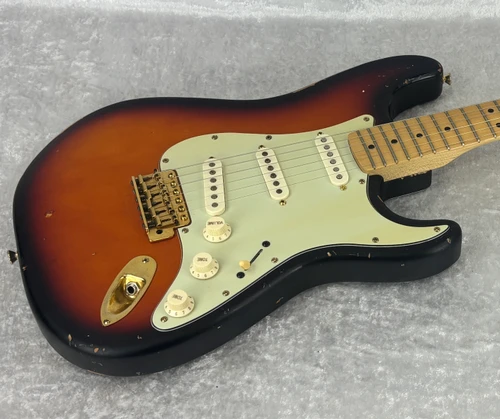 2006 MIM Fender Stratocaster Strat electric guitar in sunburst