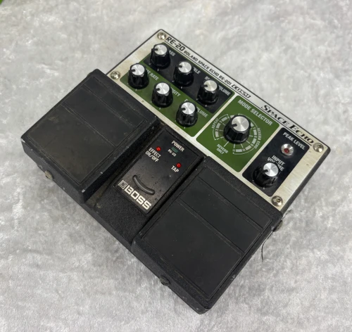 Boss RE-20 Space Echo pedal with box