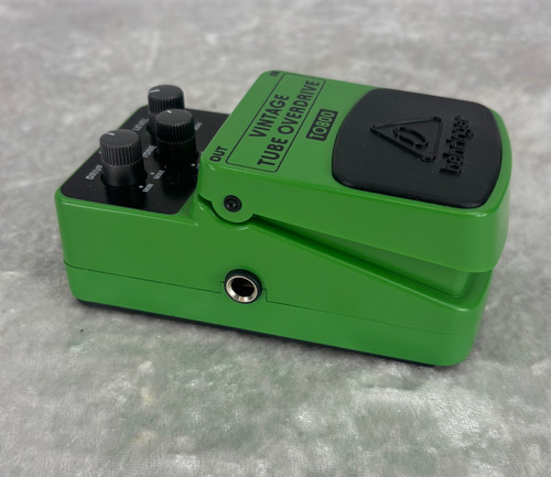 Behringer TO800 Vintage Tube Overdrive with box