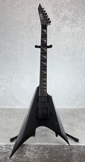 IN-STOCK - 2026 LTD ARROW 400 FLYING V GUITAR | CHARCOAL METALLIC