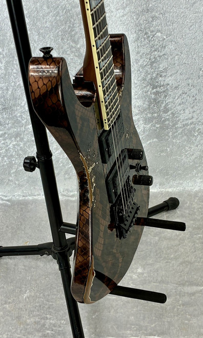USA JACKSON CUSTOM SHOP - DK1 DINKY GUITAR - ROASTED RATTLER - SNAKESKIN RELIC