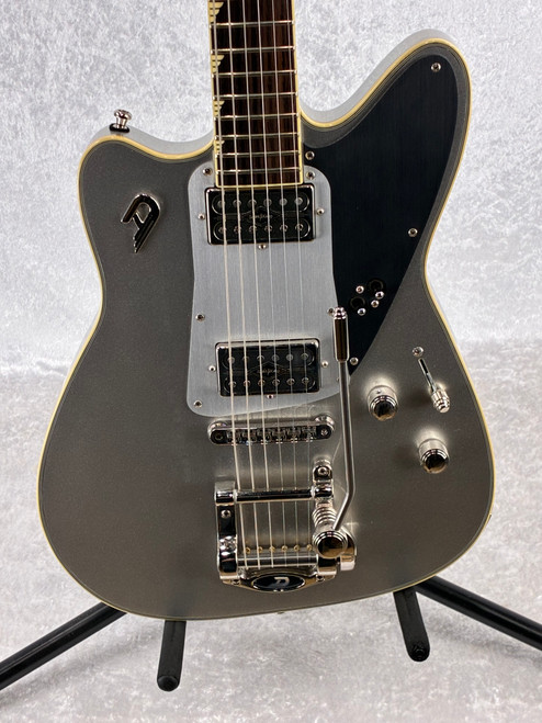DUESENBERG FALKEN / TREMOLO ELECTRIC GUITAR SILVER + GIGBAG