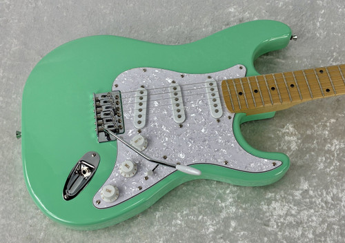 AMATI CLASSIC STRAT TYPE GUITAR IN LAGOON GREEN | ACCESSORIES INCLUDED