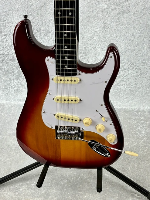 AMATI CLASSIC STRAT TYPE GUITAR IN CHERRY SUNBURST | ACCESSORIES INCLUDED