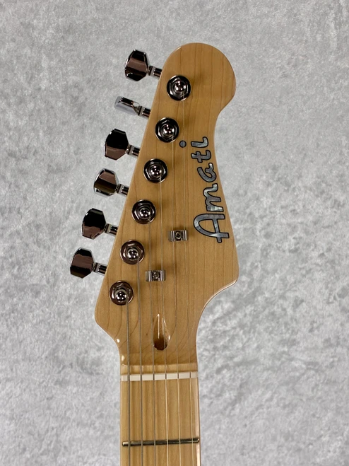 AMATI CLASSIC HSS STRAT TYPE GUITAR IN CHERRY SUNBURST | ACCESSORIES INCLUDED