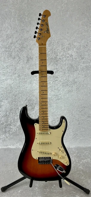 AMATI CLASSIC SSS STRAT TYPE GUITAR IN 3 TONE SUNBURST | ACCESSORIES INCLUDED