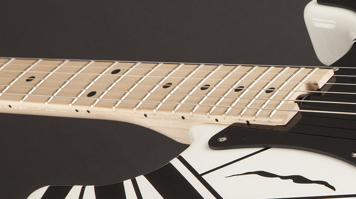 Pre-order! EVH Striped Series electric guitar White/Black Stripes