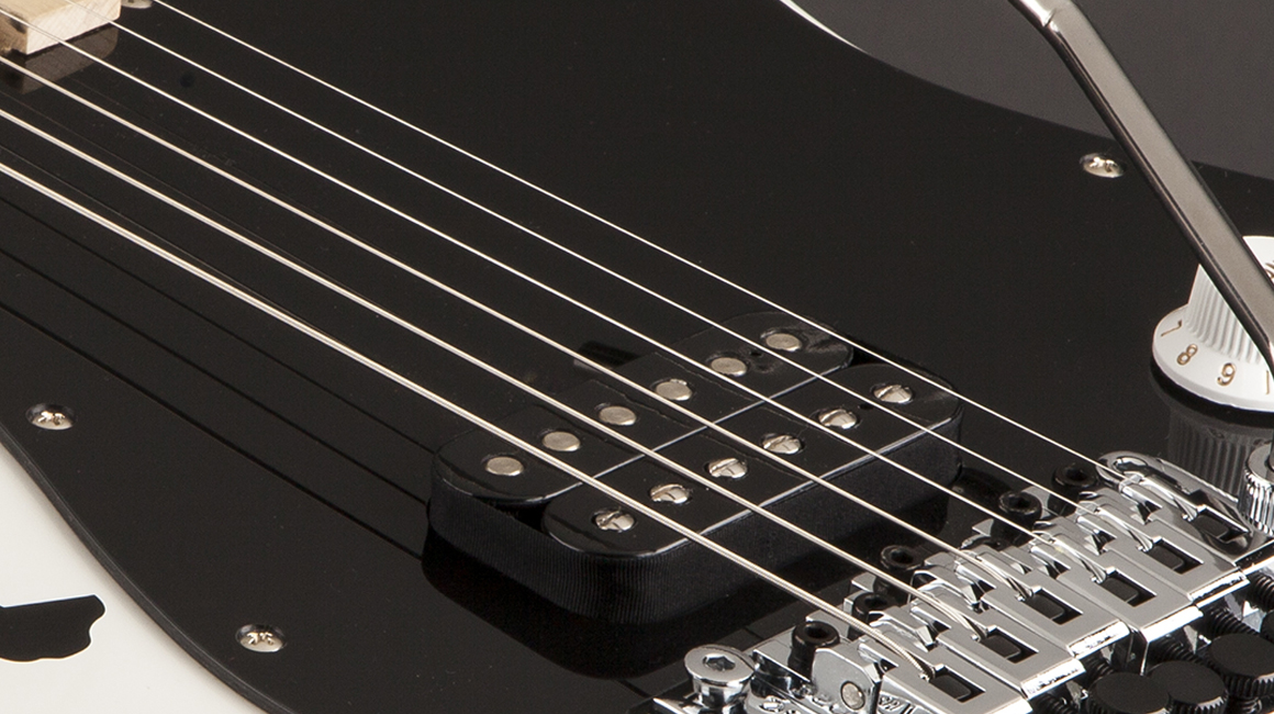 Pre-order! EVH Striped Series electric guitar White/Black Stripes